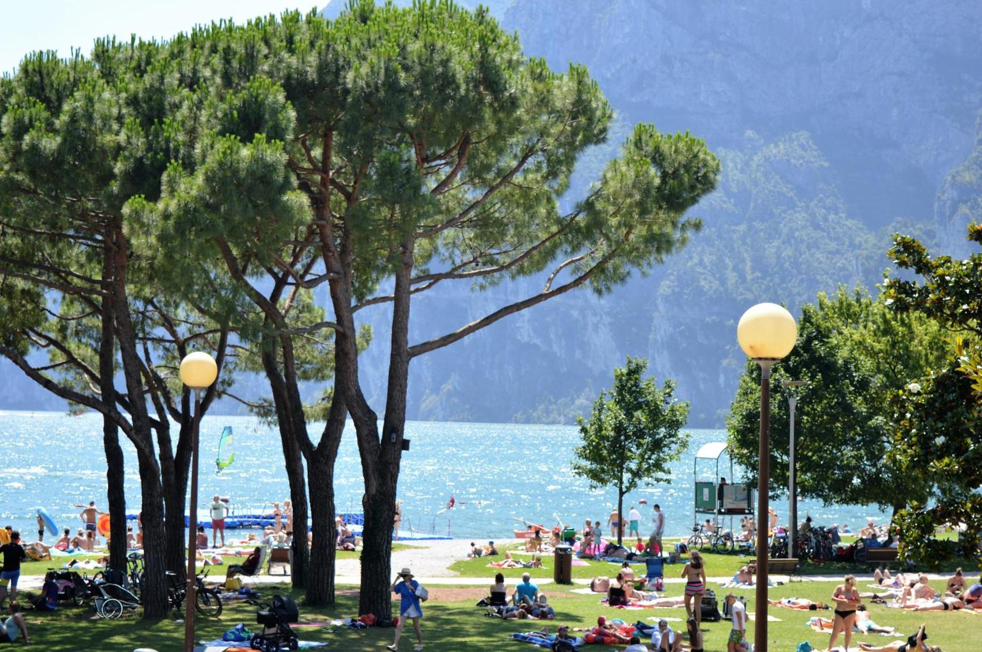 Terrazza Sul Lago Riva del Garda Luaran gambar