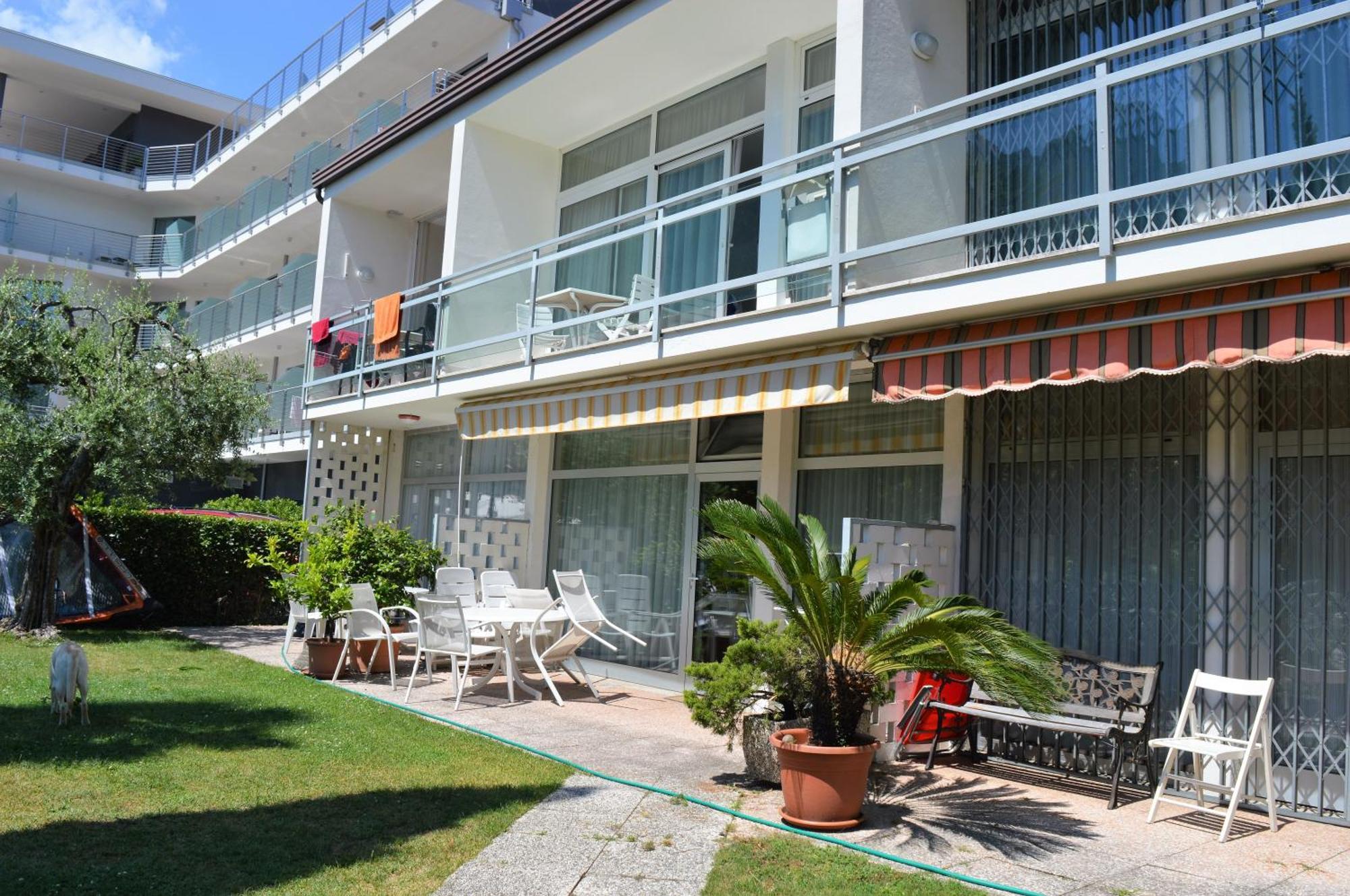Terrazza Sul Lago Riva del Garda Luaran gambar